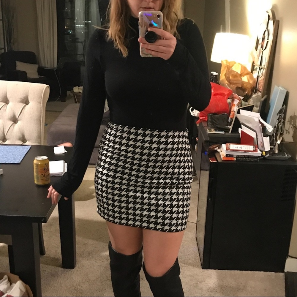NWT Express Houndstooth Mini Skirt